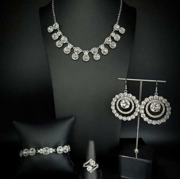 Paparazzi Fashion Fix Fiercely 5th Avenue - 4pc Set - Picture 1 of 6